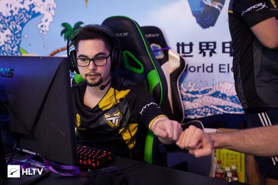 2025英雄联盟赛季第三赛段精彩赛事点燃北京亦庄